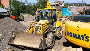 Buldo-excavator Komatsu WB93S, 8 tone